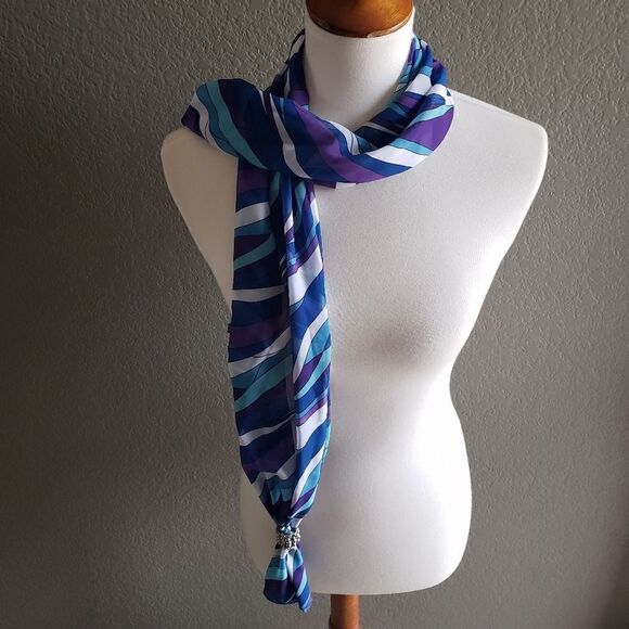 Scarf   - Picture 1 of 5